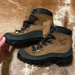 Danner Combat Hiker Boot MEN’S 4.5 (fits Women’s 6)